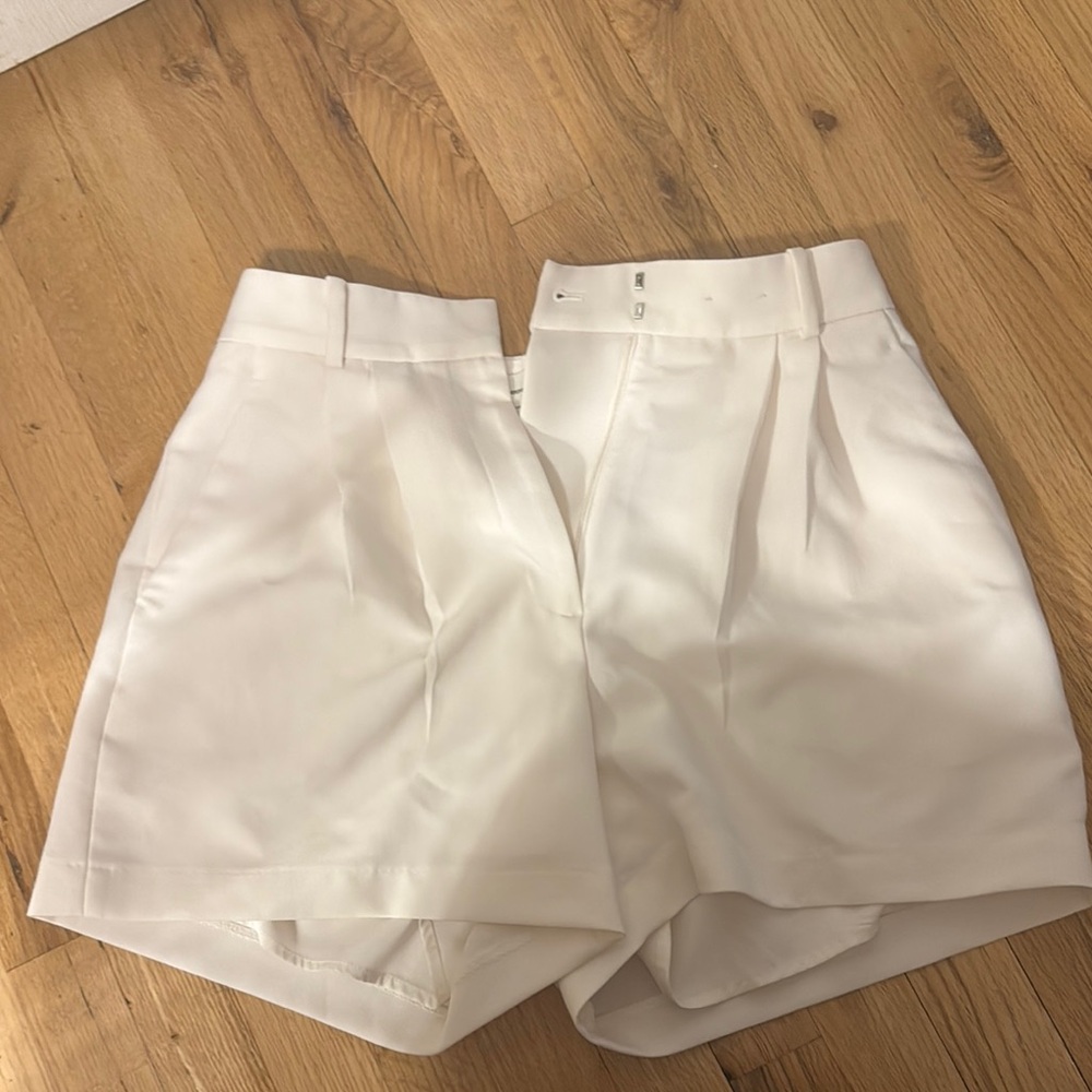 Elegant White Women's Shorts